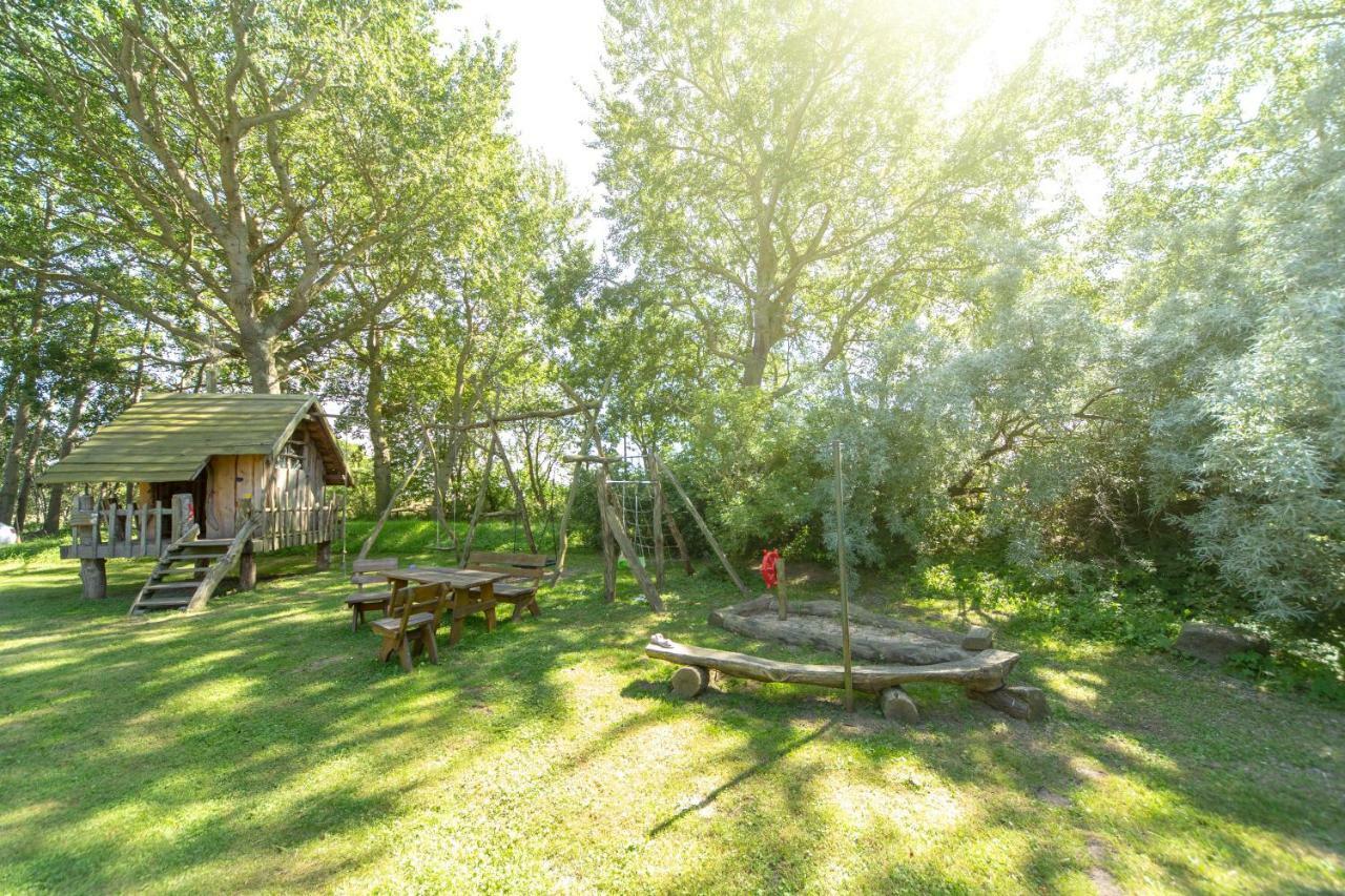 Ferienwohnungen Im Reetdachhaus Ummanz Buitenkant foto