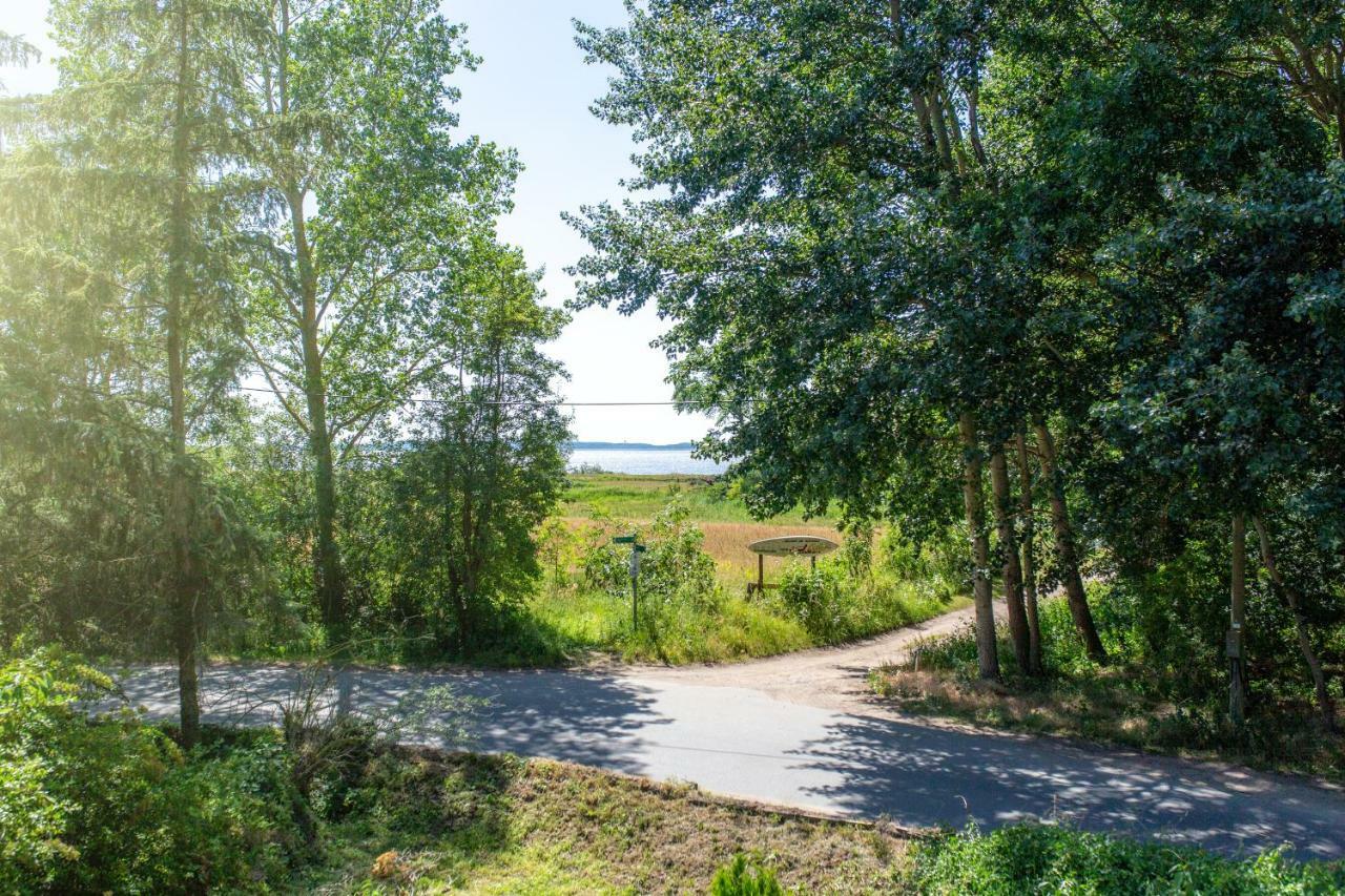 Ferienwohnungen Im Reetdachhaus Ummanz Buitenkant foto